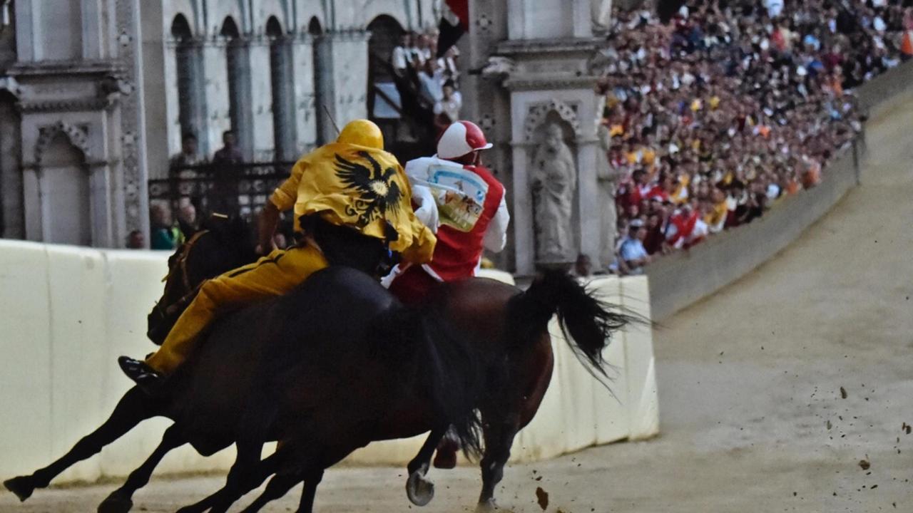 Il Palio è dei senesi, ma anche gli altri se ne innamorano