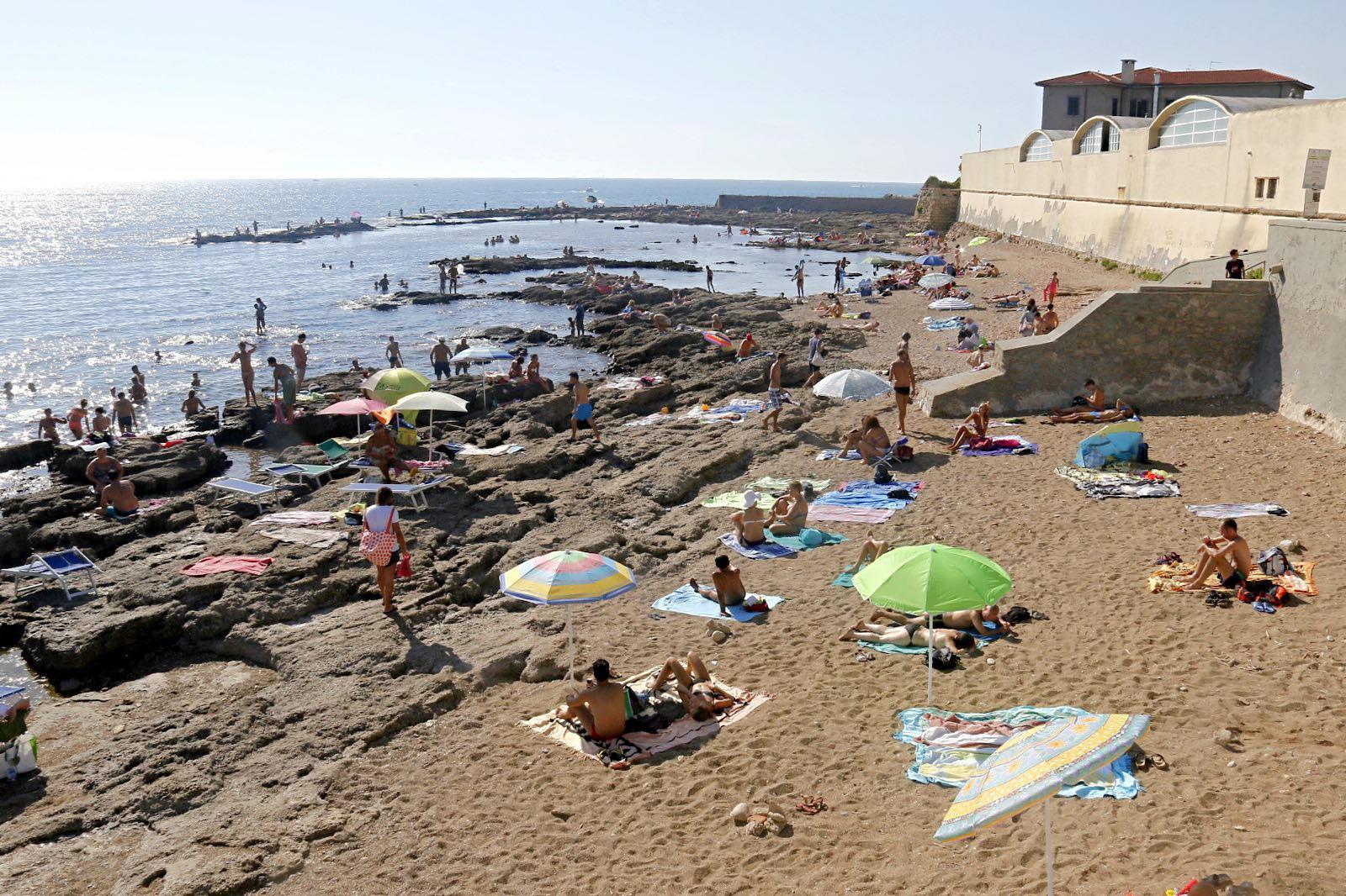 Amianto, via al monitoraggio alla spiaggia dell' Accademia