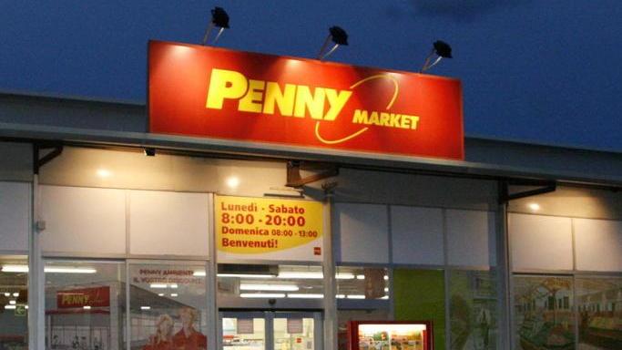 Picchia la guardia al Penny: fermato dai carabinieri