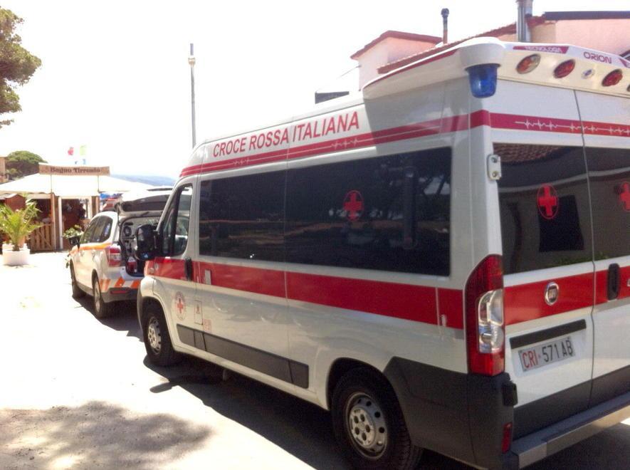 Scooter centra capriolo: un ferito grave 