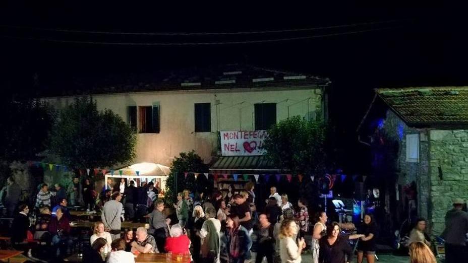 Lacrime e balli alla festa amarcord di Montefegatesi