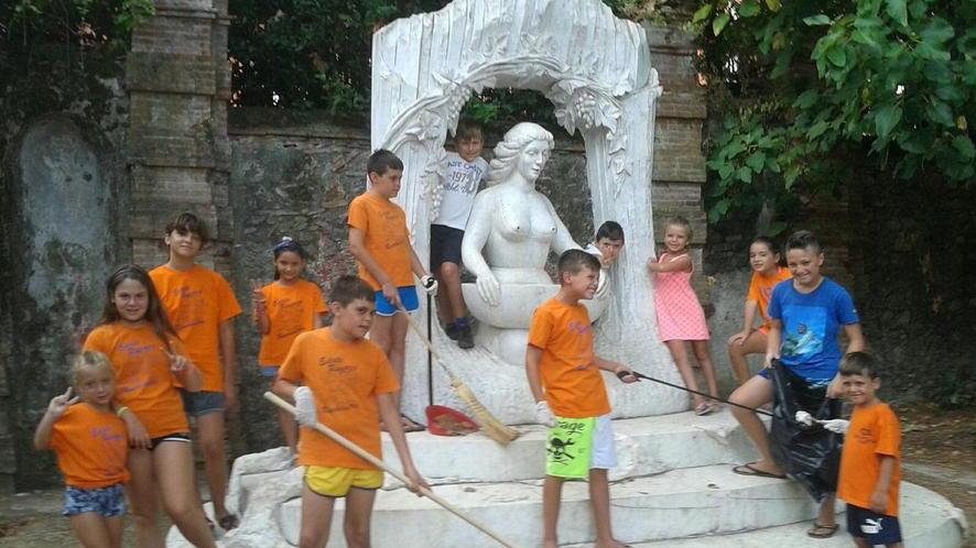 I bambini dell’Estate Ragazzi puliscono la “Lavandaia”