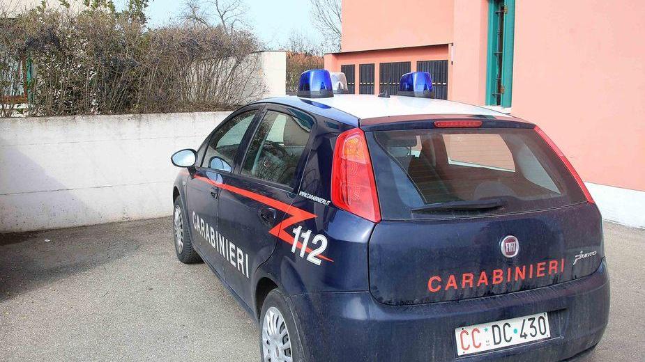 Fa un coca party mentre è ai domiciliari