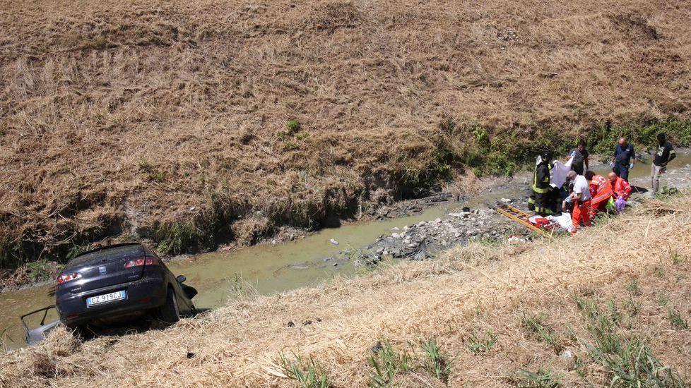 Auto nel canale, il 20enne non ce l’ha fatta
