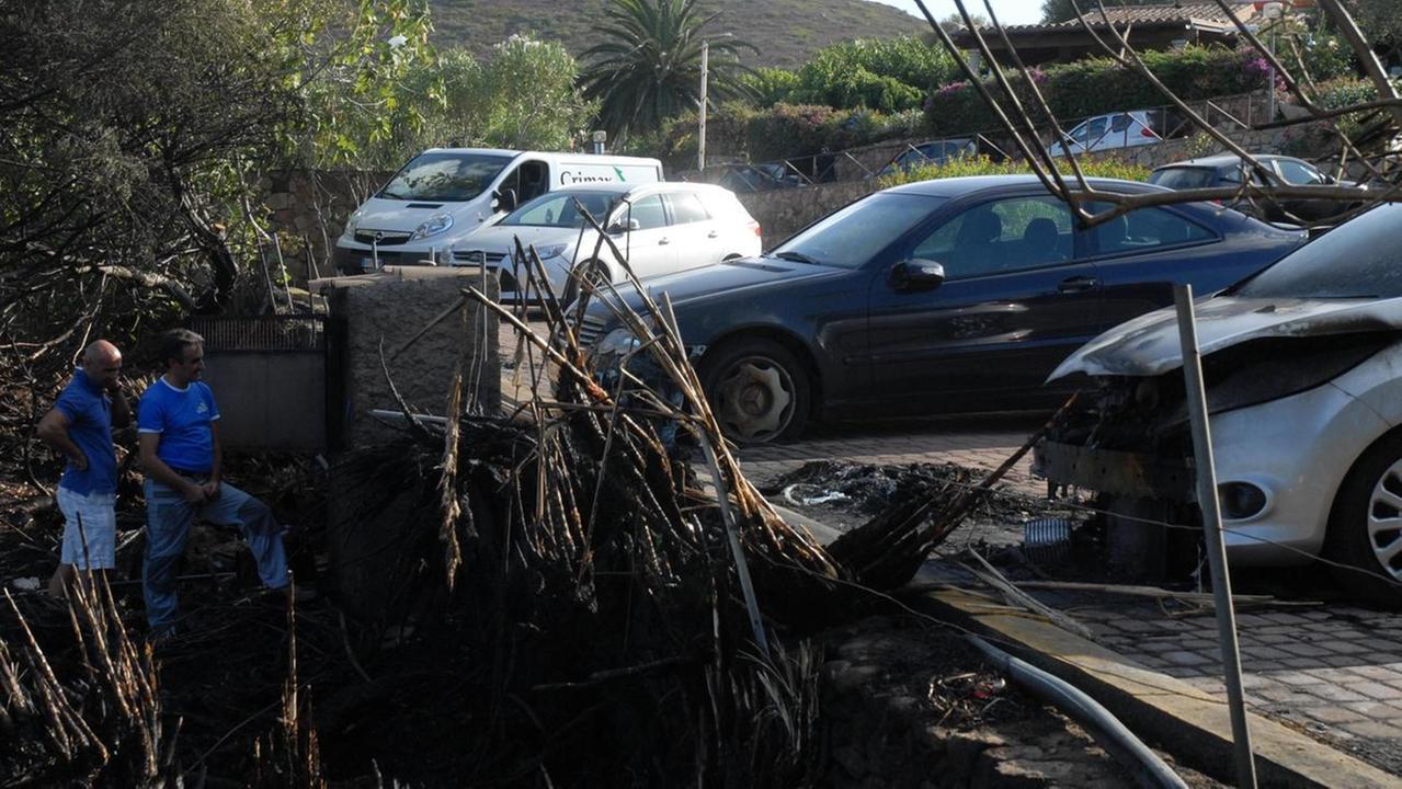 Fiamme a Porto Rotondo si cercano gli incendiari
