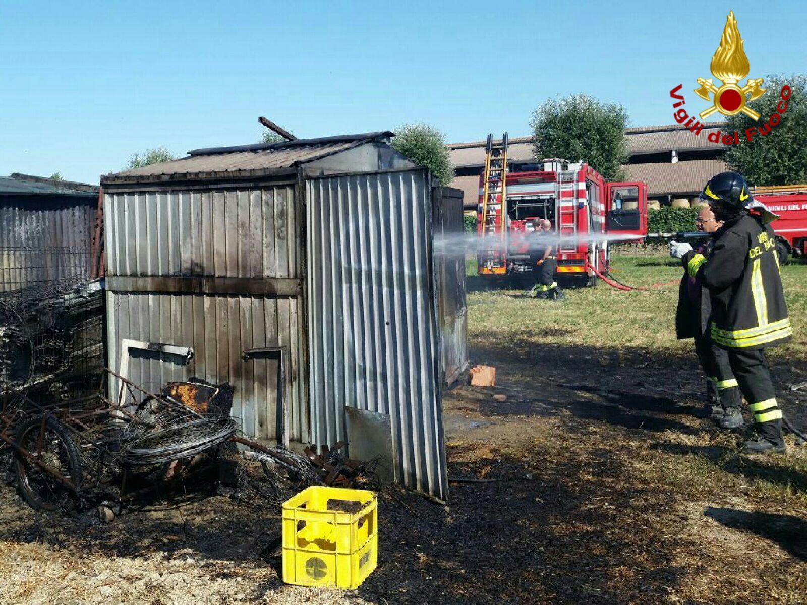 Correggio, incendio in un capannone a Budrio