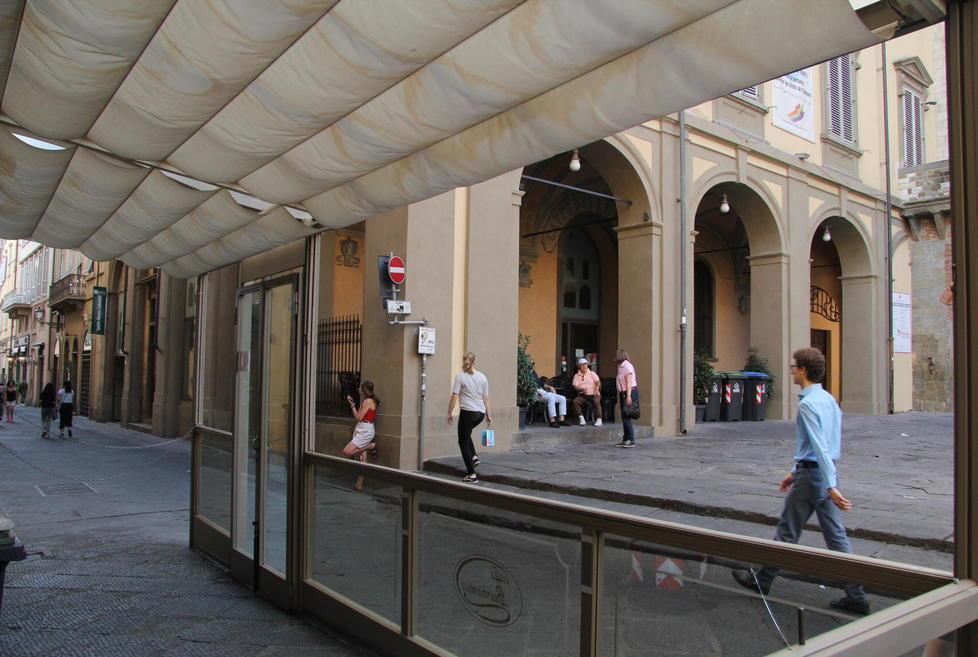 «Turisti spaesati in centro» Protesta una commerciante