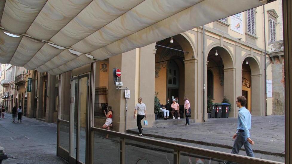«Turisti spaesati in centro» Protesta una commerciante