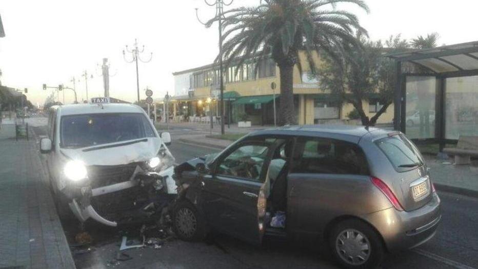 Spettacolare incidente sul lungomare