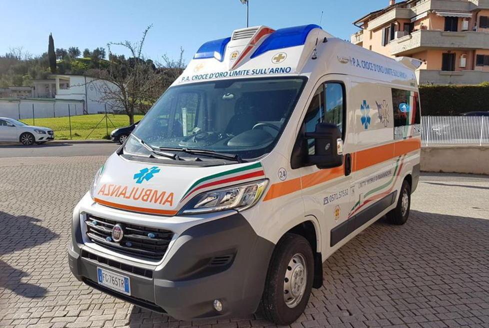Bivacco di ragazzi, parapiglia in spiaggia