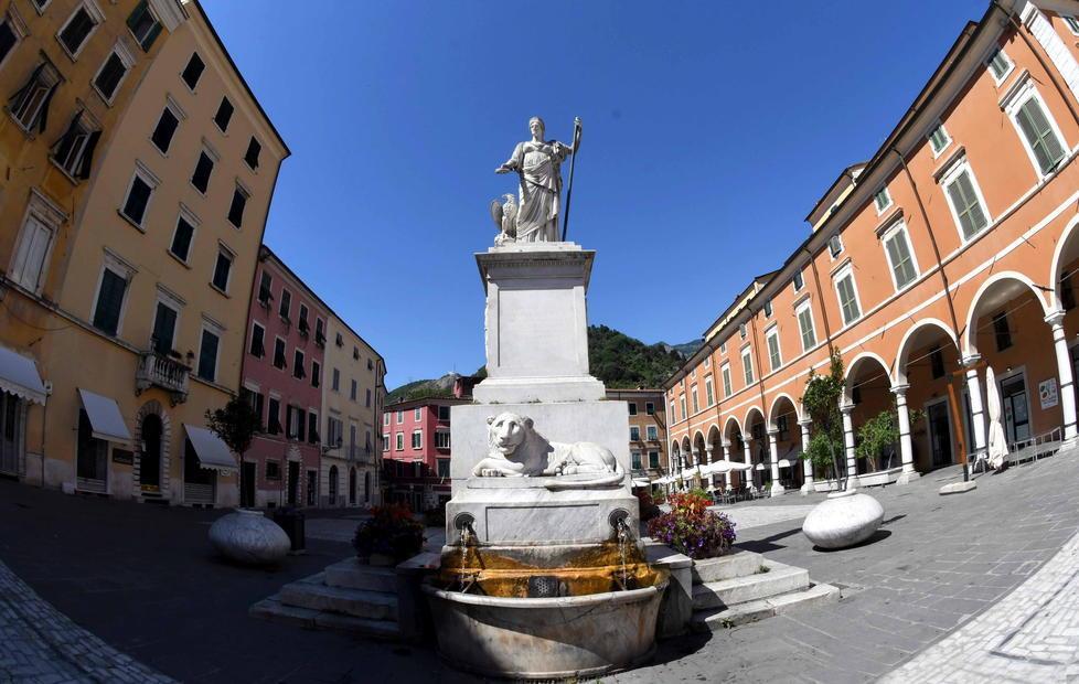 Quelli che a Carrara sono... aperti per ferie 