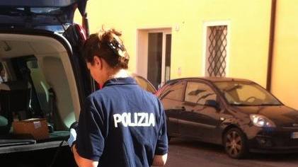 Cerca di rubare su un’auto Giovane arrestato