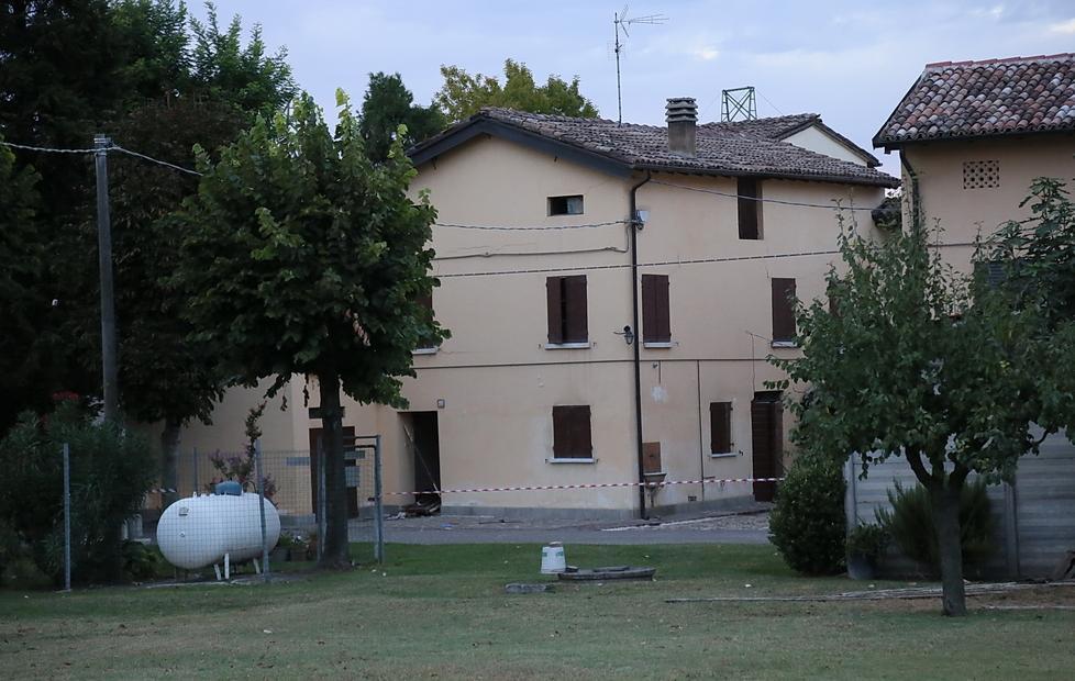 Casa esplosa: sempre gravissimo il 64enne 