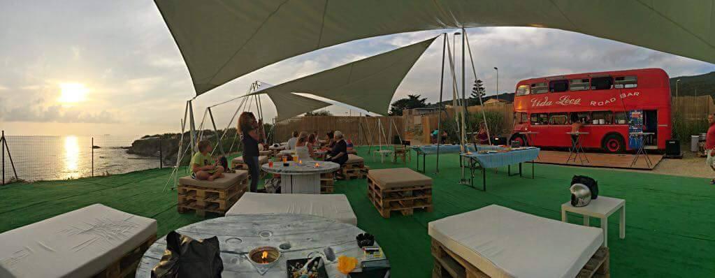 Vida Loca road bar, l'aperitivo a picco sul mare è sul bus londinese 