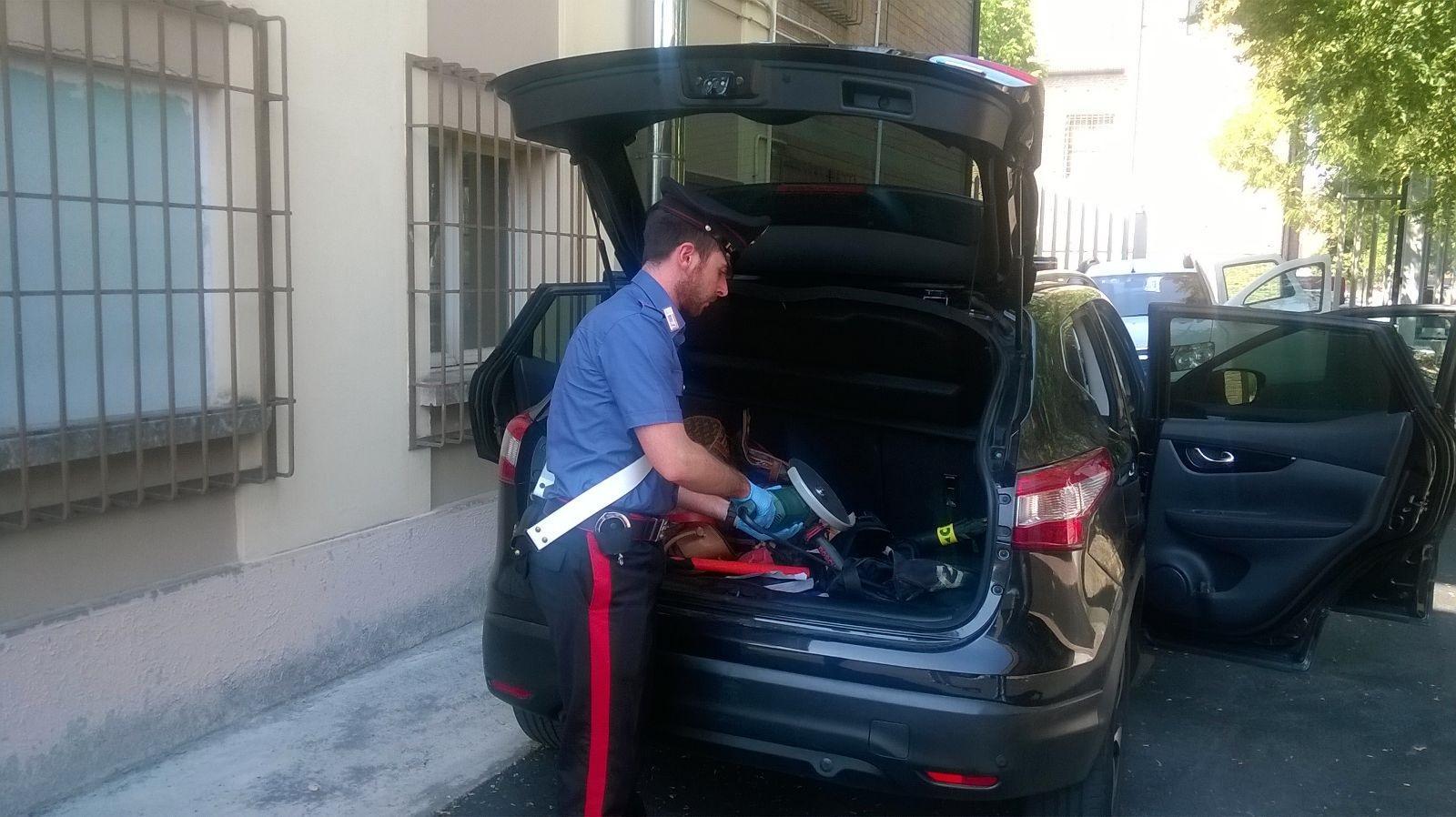 Sventati furti nella Bassa: trovate due auto piene di attrezzi da scasso