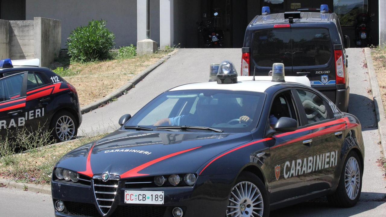 Un'auto dei carabinieri (foto d'archivio)