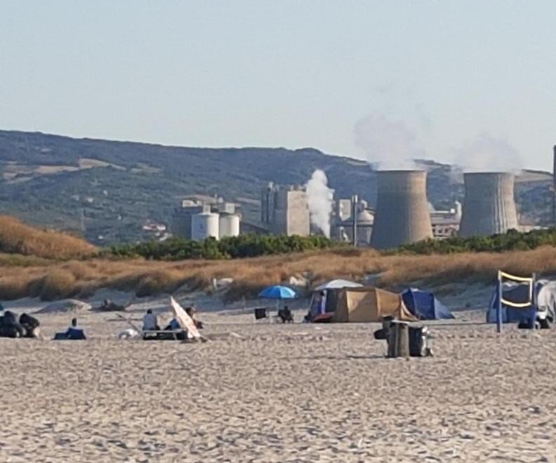 Campeggio abusivo sull'arenile fra il Lillatro e Pietrabianca