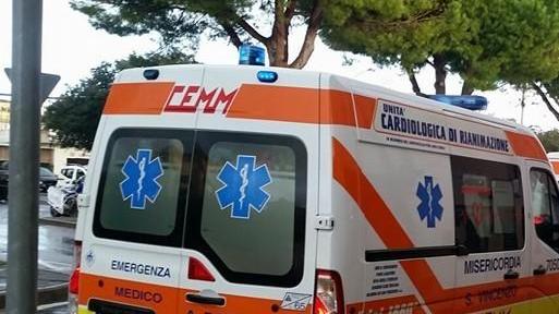 Fuma sigaretta, ustionato dall’alcol