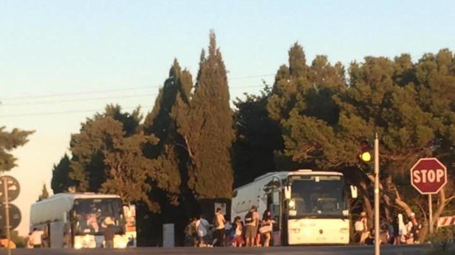 Boom di turisti: soste selvagge e caos viabilità