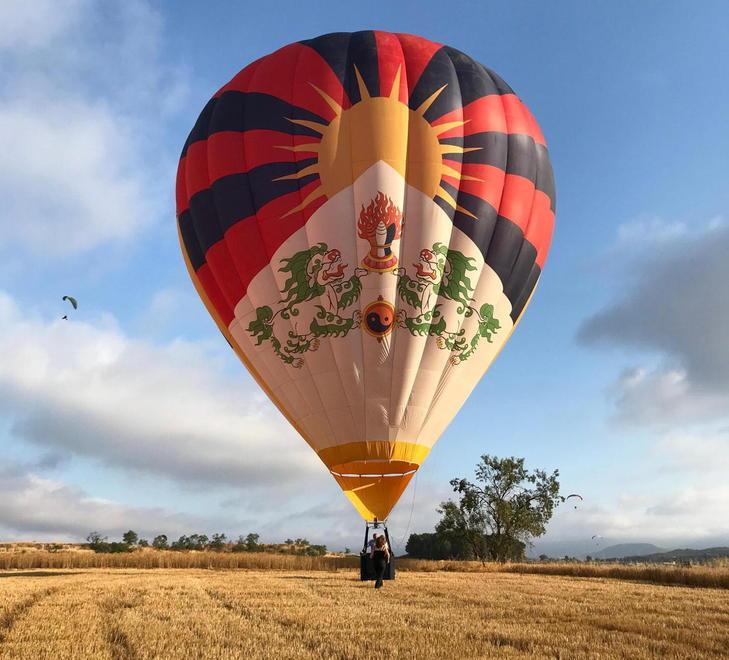 In volo la più grande bandiera tibetana