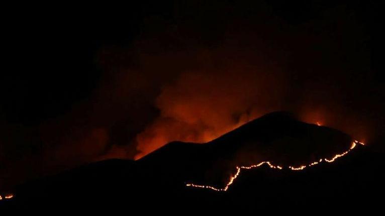 Distrutti 80 ettari di prato e boschi L’incendio è doloso