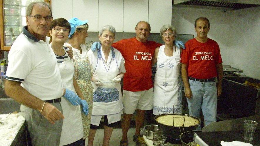 La sagra va forte settanta chili di pesce al centro Il Melo