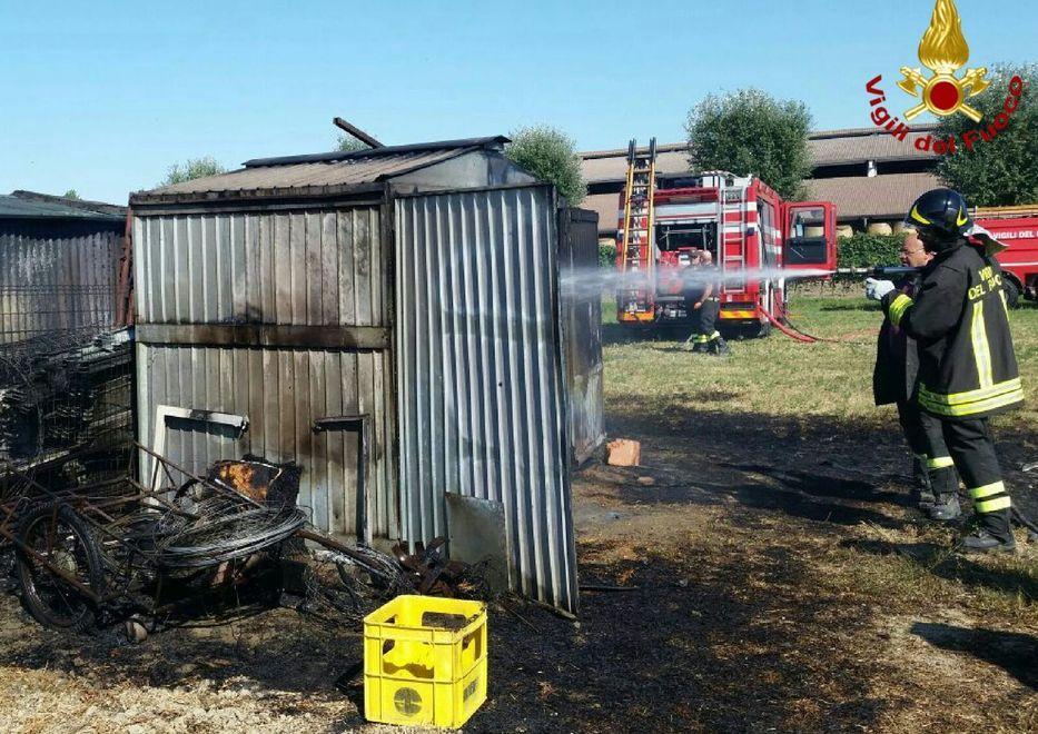 Magazzino va a fuoco a Mandrio 