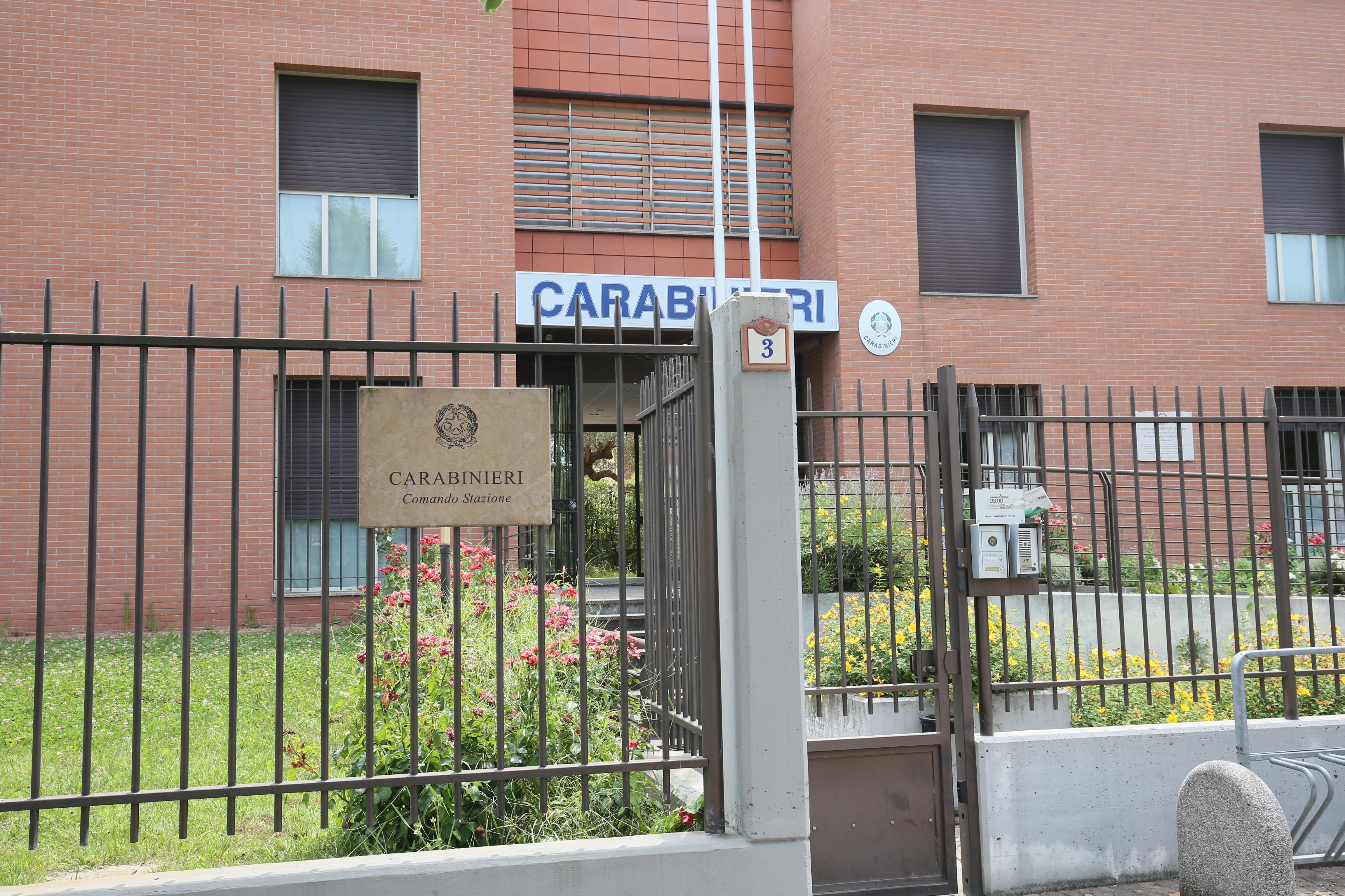 Correggio: furto nel negozio di cellulari, denunciato un ladro