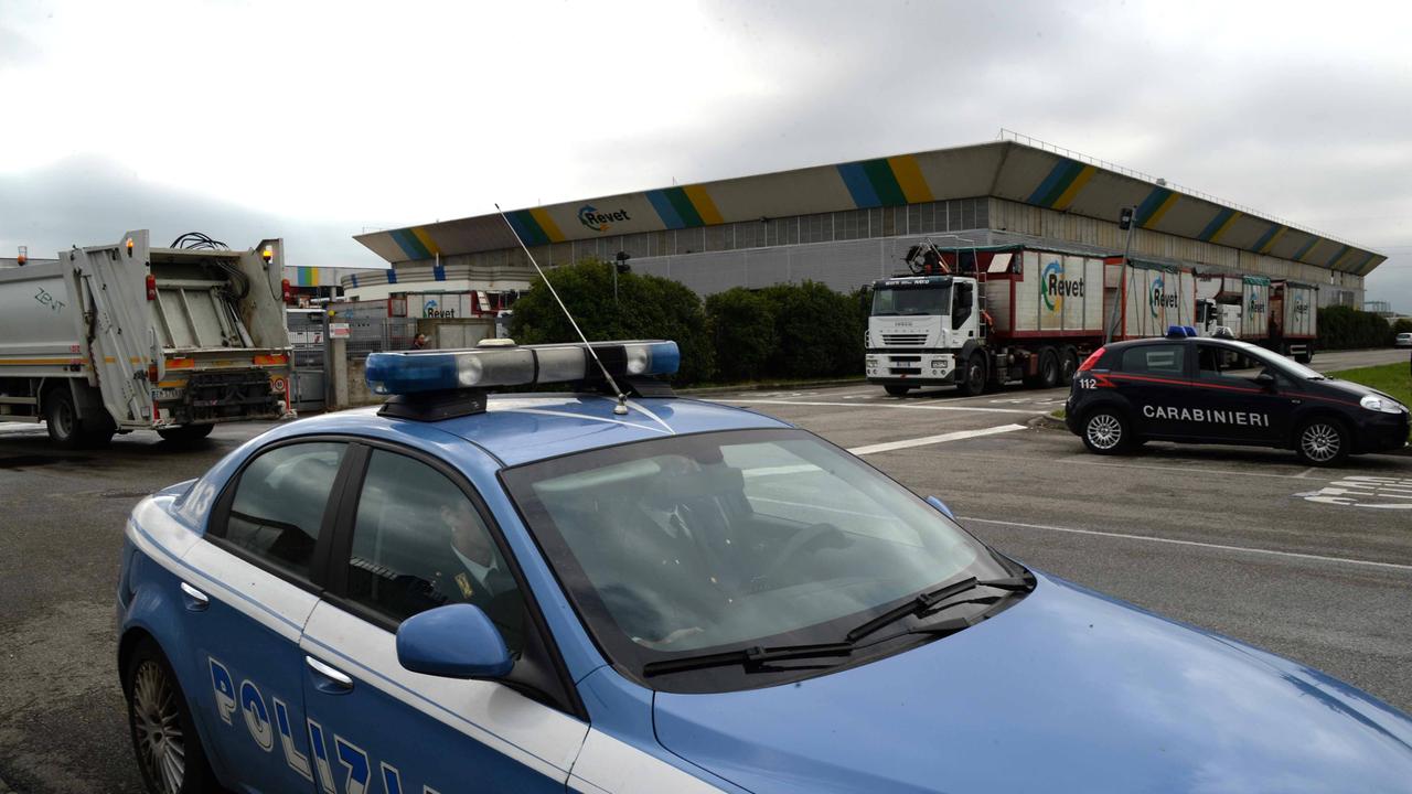 Esasperato dai rumori spara contro i clienti di una pizzeria: due feriti