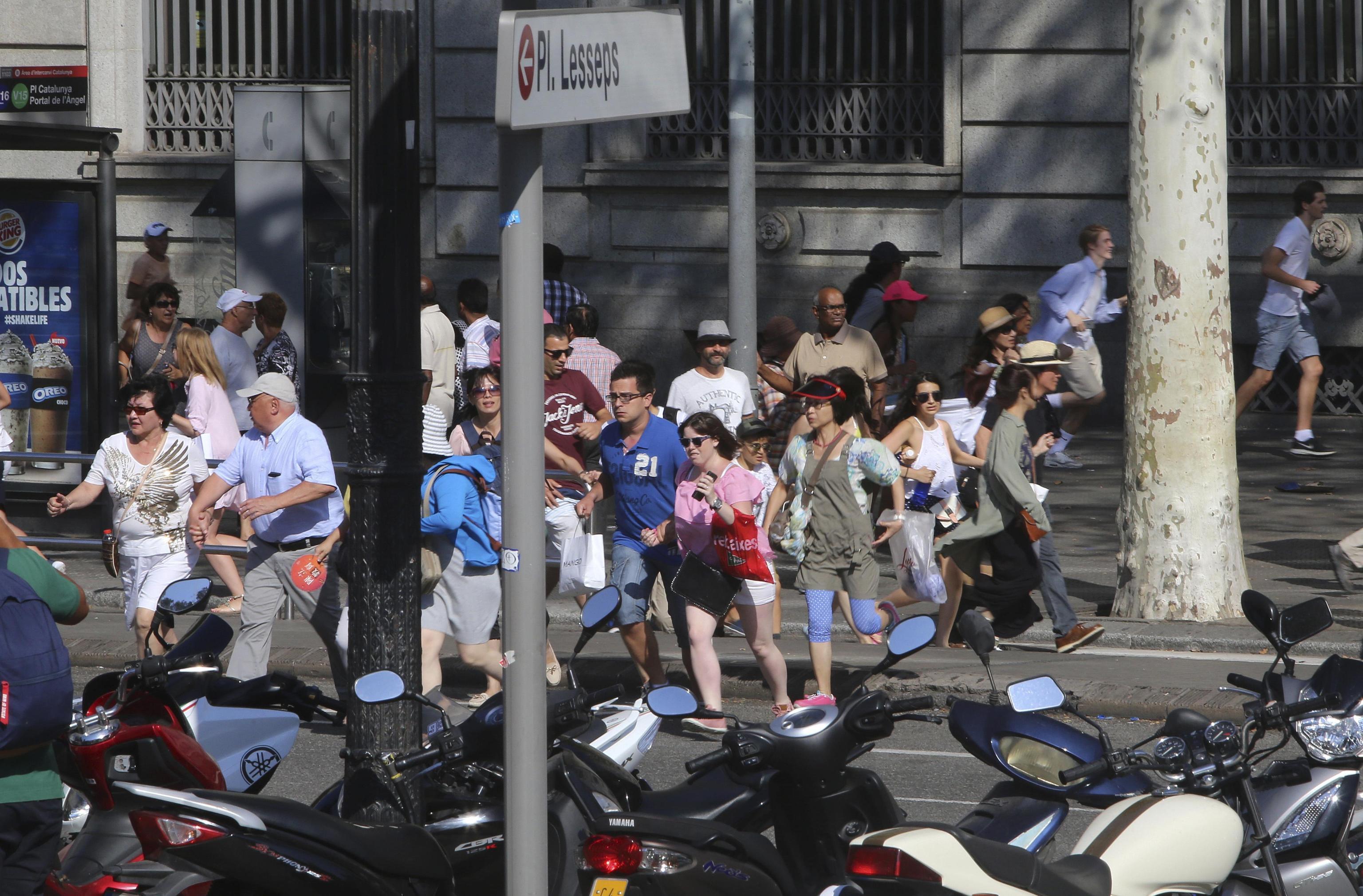 Attentato a Barcellona, un reggiano in mezzo all'inferno: «Ero a 30 metri, sono vivo per miracolo» 