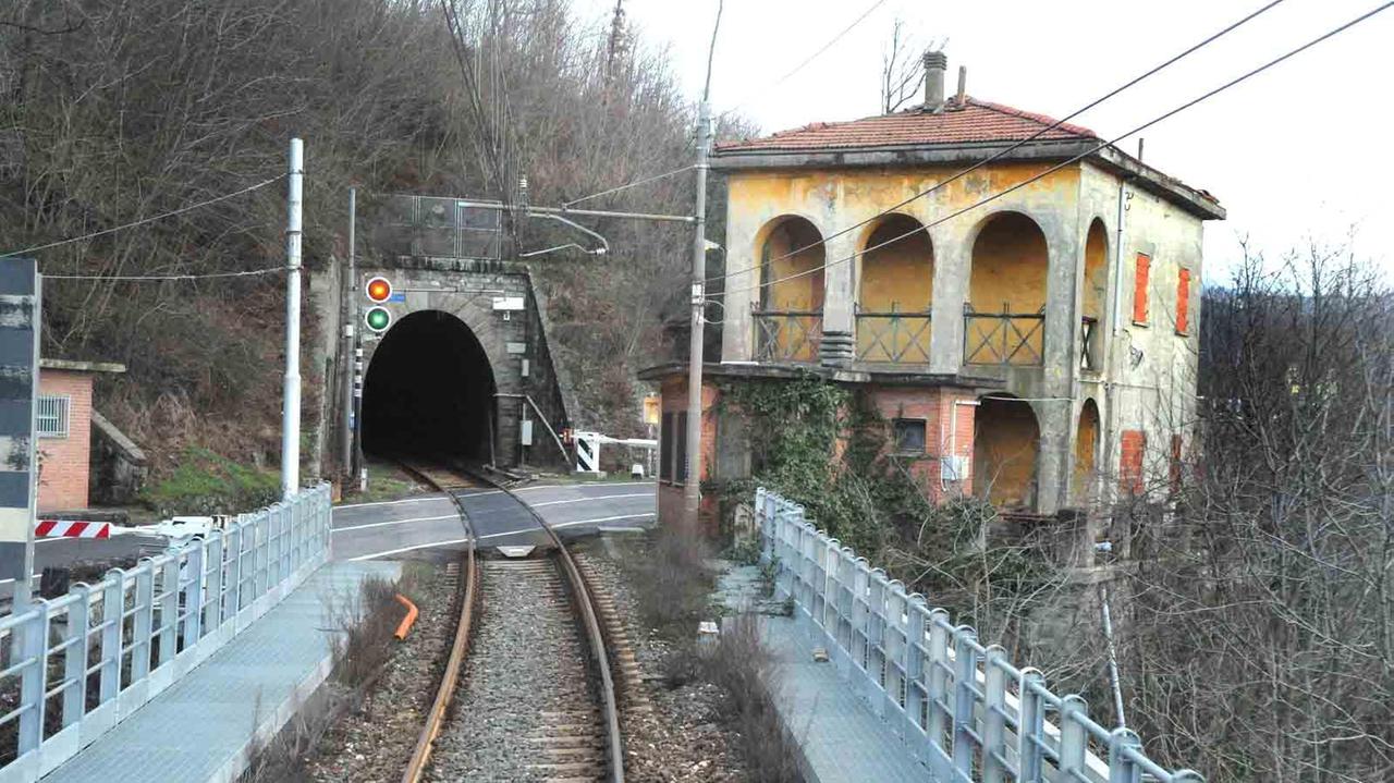 Un tratto di ferrovia Porrettana (foto Gori)