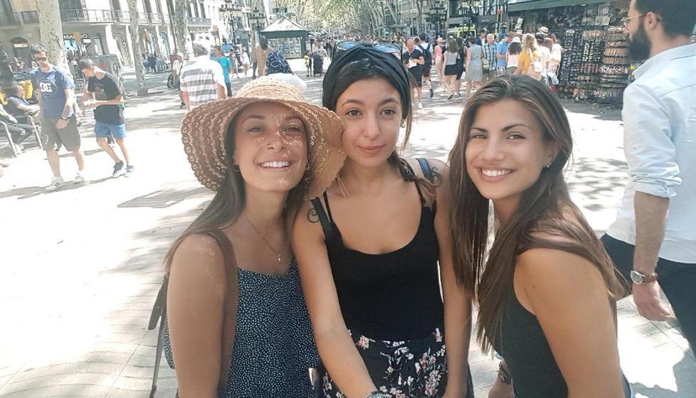 Attentato a Barcellona, salve tre ragazze livornesi: «Noi, in fuga fra gli spari in un inferno» 