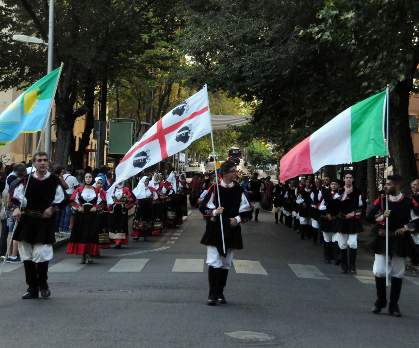 Grande festa dei colori al 20° Festival del folklore 