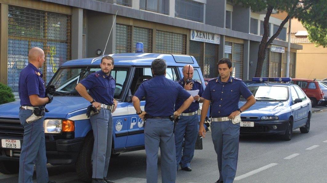 La polizia indaga sulla rapina ad un diciassettenne albanese
