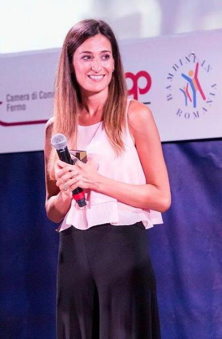 Alice Martinelli diventa una Iena in giacca e cravatta 