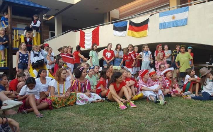 Campo giochi a Scandiano con ragazzi da 13 nazioni 