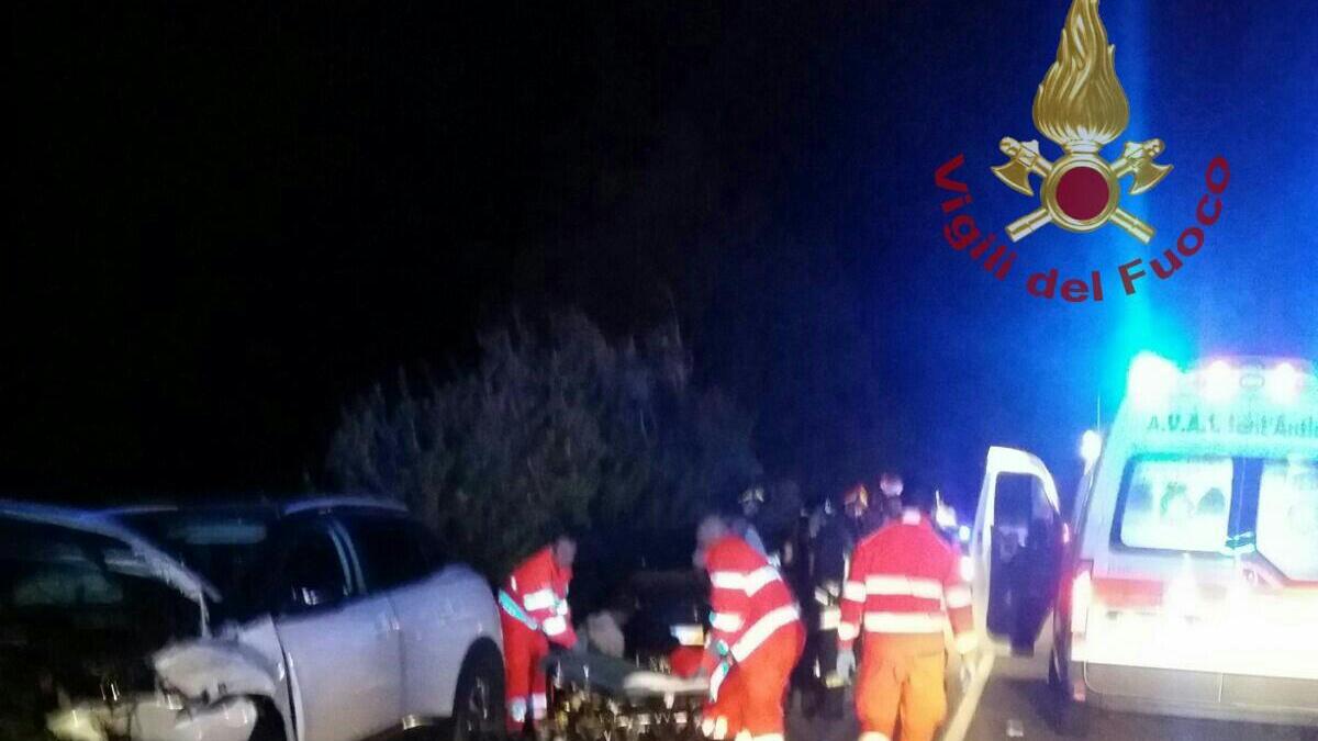 Nove feriti nello scontro fra due auto a Sant'Antioco 