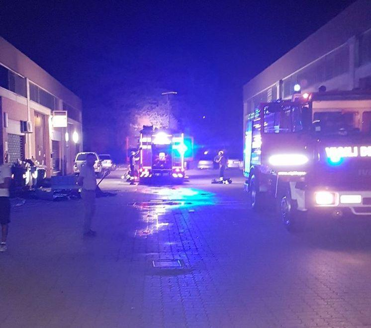 Rogo devasta un’ azienda «Persi sacrifici di una vita» 