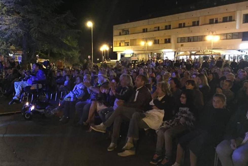 Bagno di folla per Lassociazione 