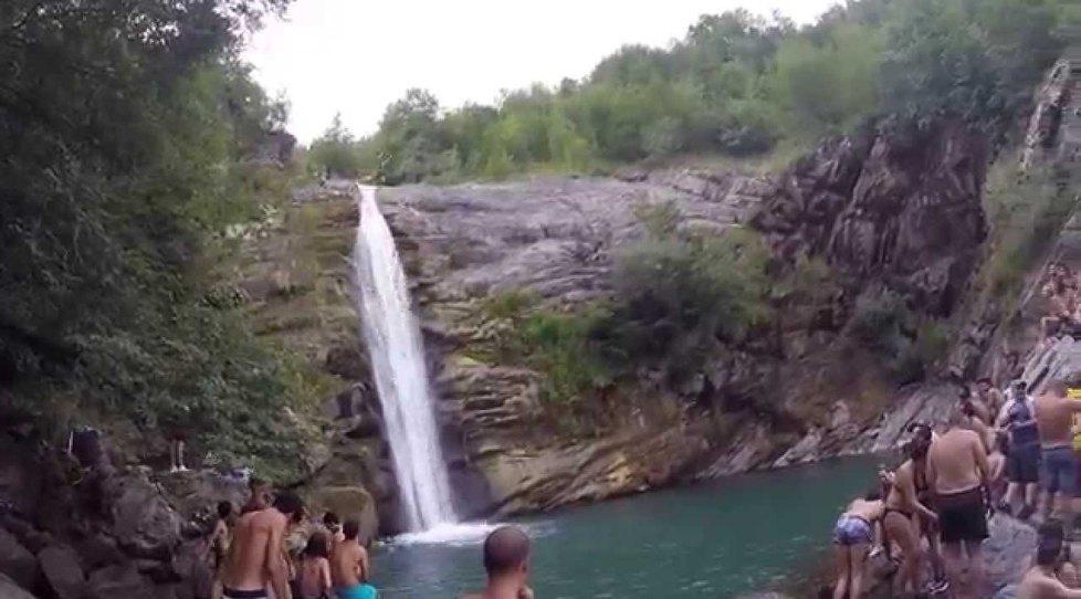 Chiusa l’area della cascata: tuffi vietati dal Golfarone 