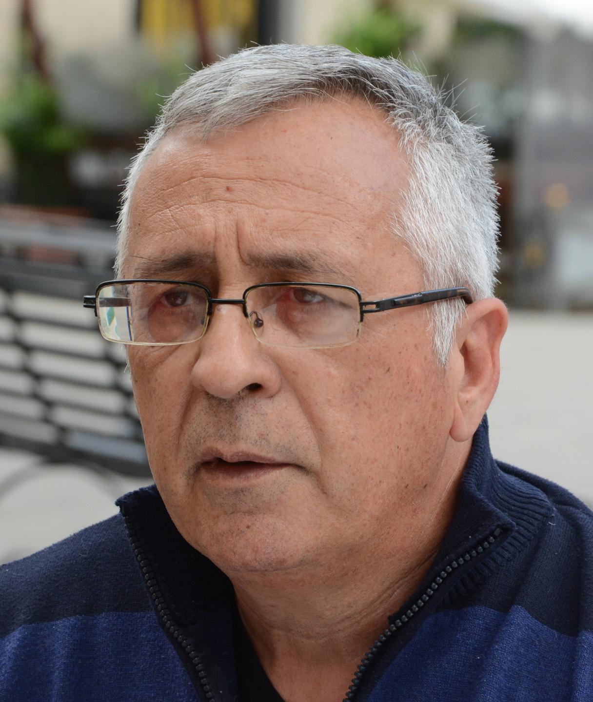 «Piazza Tola è sporca e la puliamo noi» 