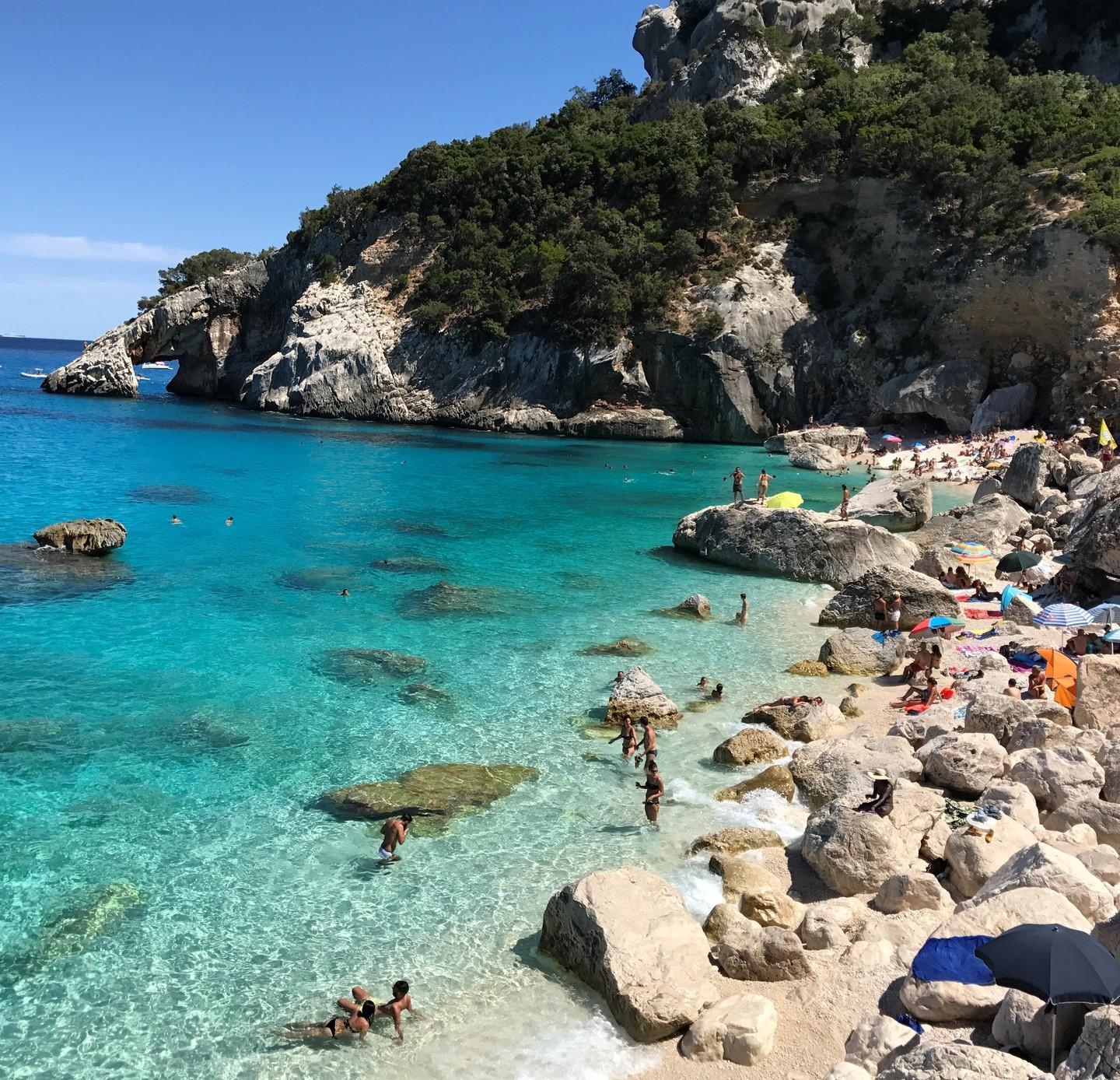Spiagge sarde da salvare: a numero chiuso e con il ticket