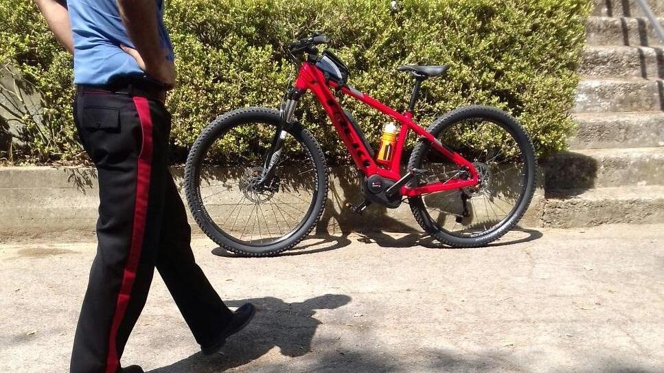 La bicicletta di proprietà del ciclista che ha perso la vita