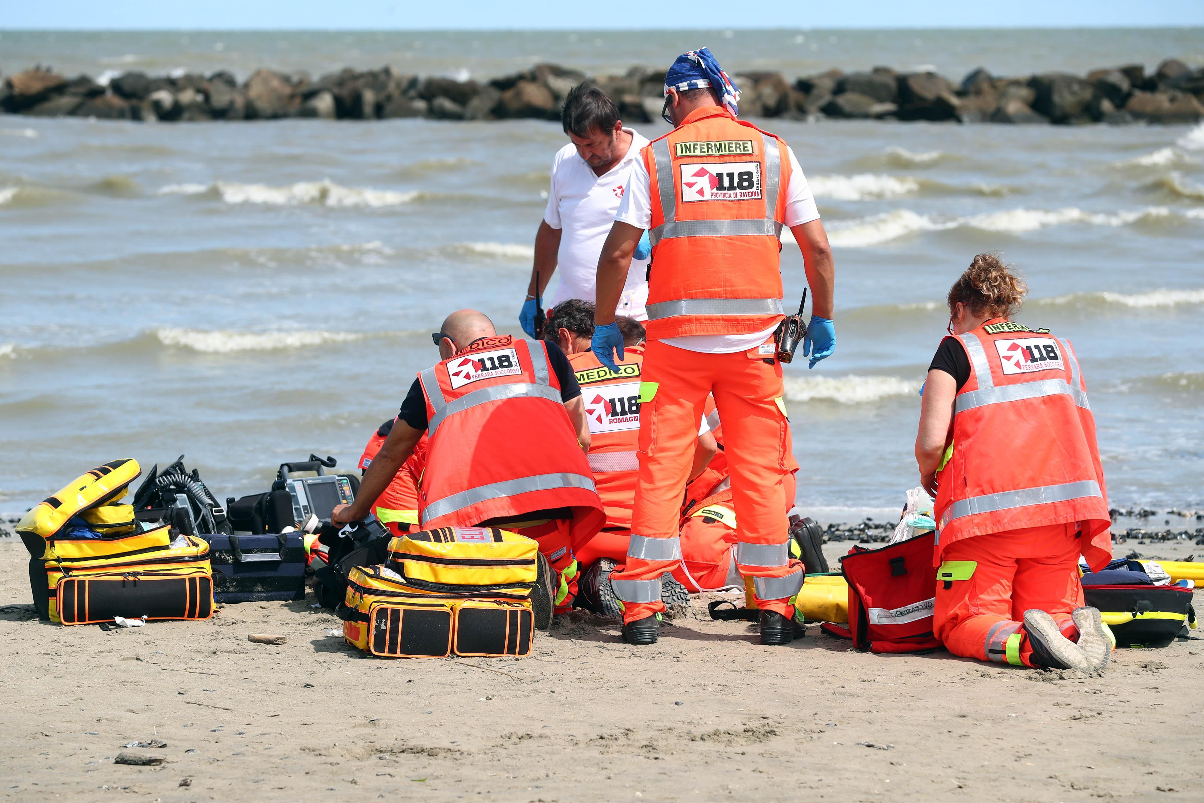 Ferrara, tragedia al mare: due morti annegati