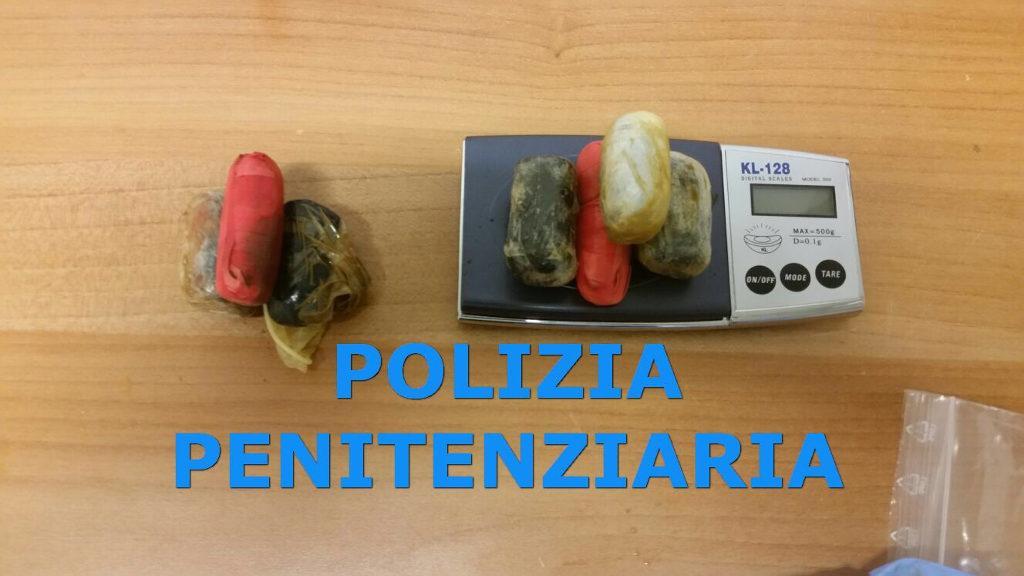 Droga trovata nell'intestino di un detenuto nel carcere di Uta (foto Onnis)