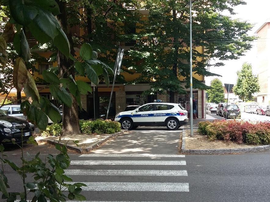 Modena, viale Gramsci: «Stop all’alcol in strada» 