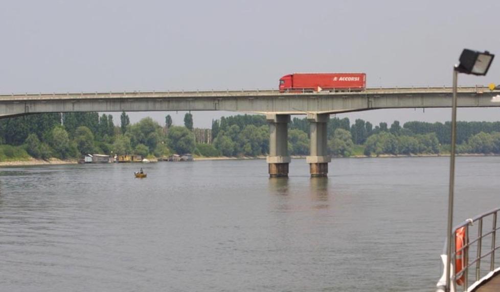 Ciclabile sul ponte del Po Via alla raccolta di firme 