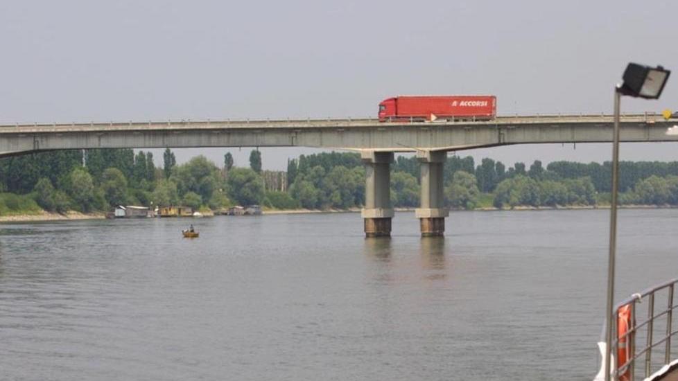 Ciclabile sul ponte del Po Via alla raccolta di firme
