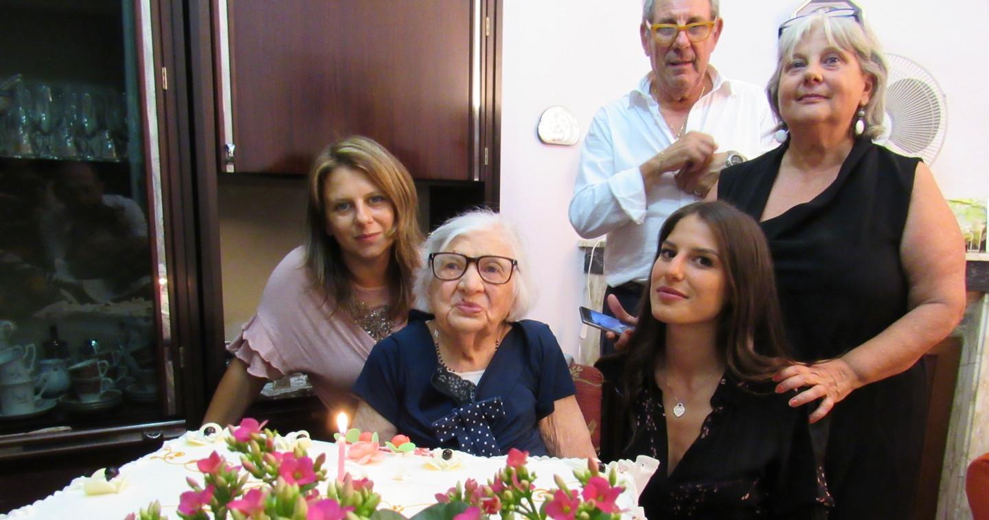 Thiesi in festa per i 102 anni di zia Maria Demartis 