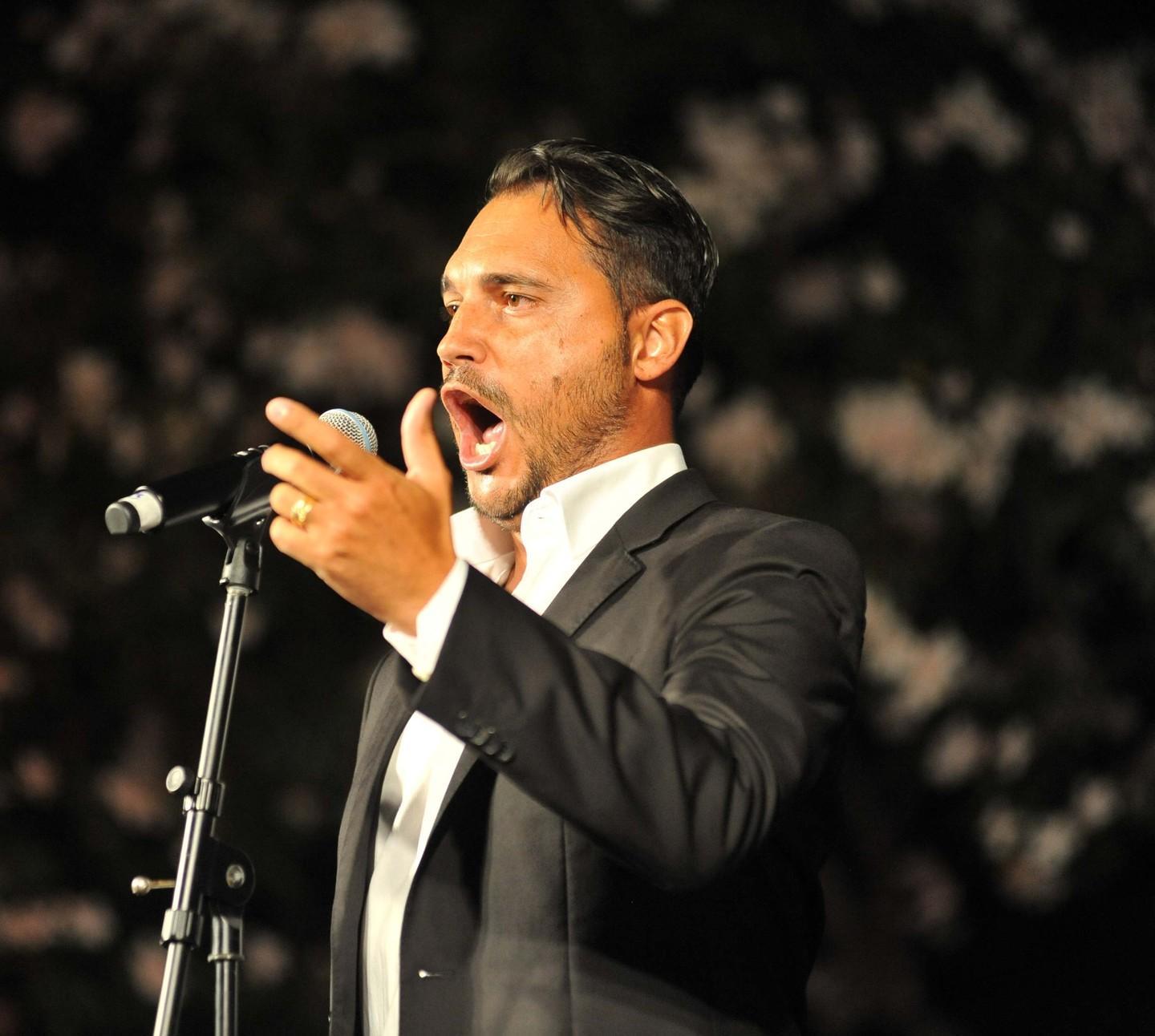 Uri, le chiavi della città al cantante Demuro 